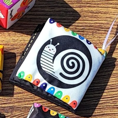 کتاب پارچه ای سیاه و سفید حلزون