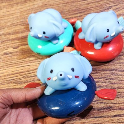 فیل قایق سوار نخکش سبز