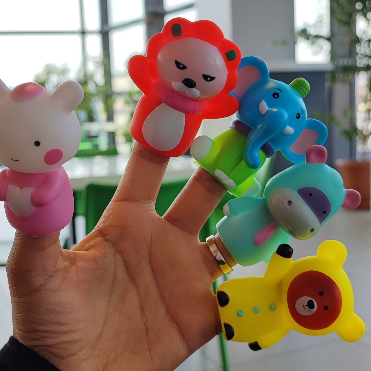 photo_2025-08-27_13-25-26 عروسک انگشتی سیلیکونی خرگوش صورتی