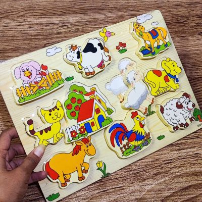 پازل برجسته مزرعه خوک پشت نرده