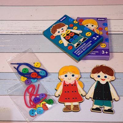 نخ و دکمه دختر