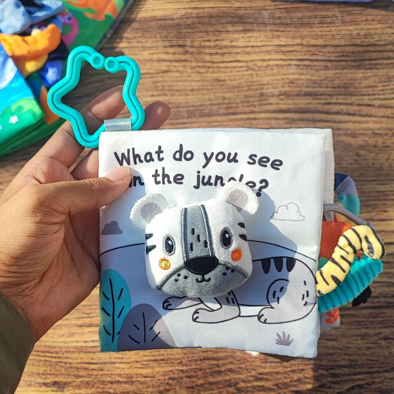 photo_2025-08-29_13-09-26 کتاب پارچه ای برجسته ببر