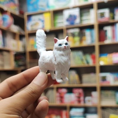 فیگور پت گربه شیر سفید