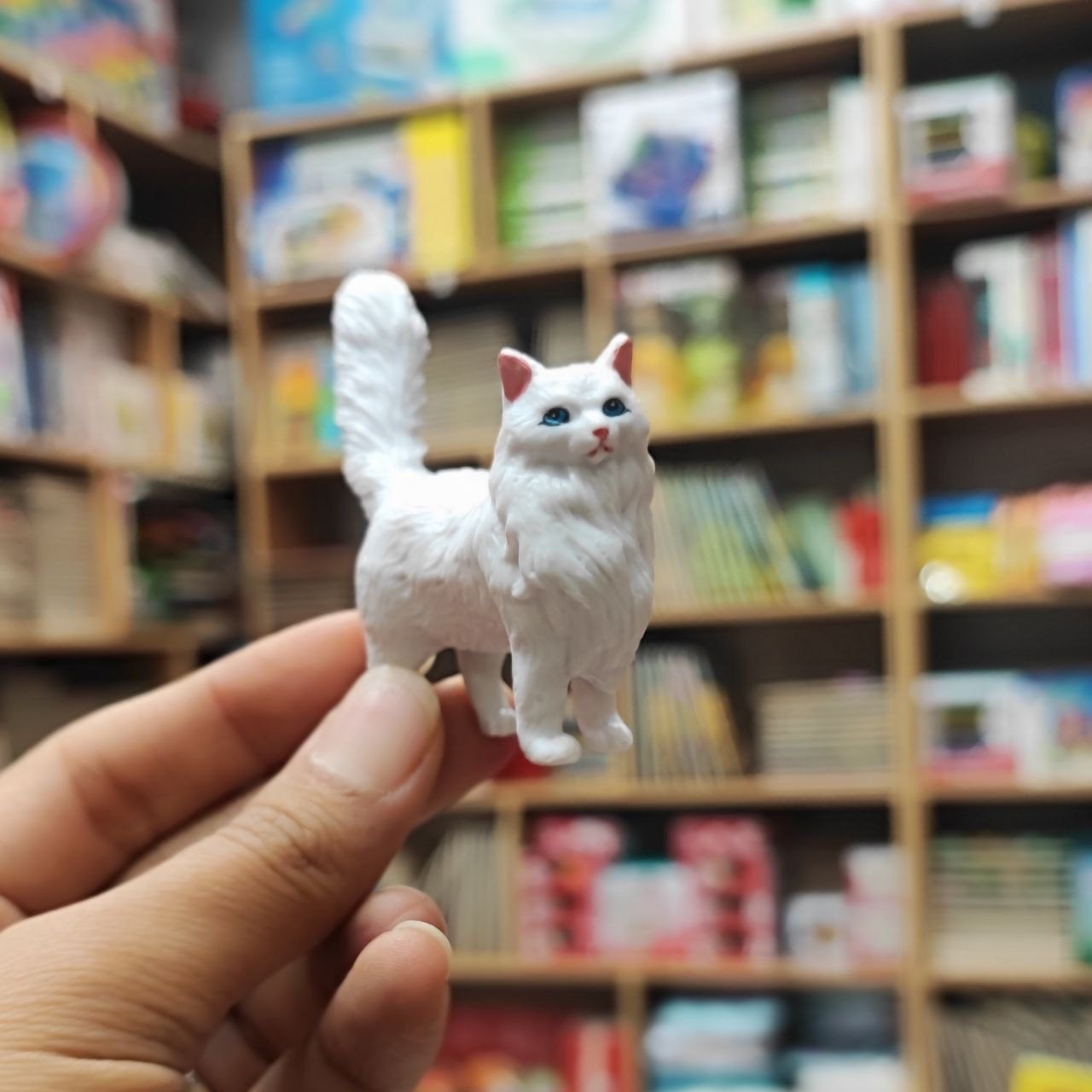 photo_2025-09-01_18-03-28 فیگور پت گربه شیر سفید