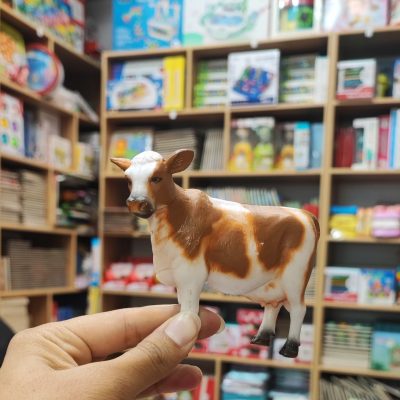 فیگور گاو قهوه ای متوسط