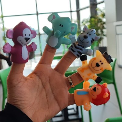 عروسک انگشتی سیلیکونی شیر کرواتدار