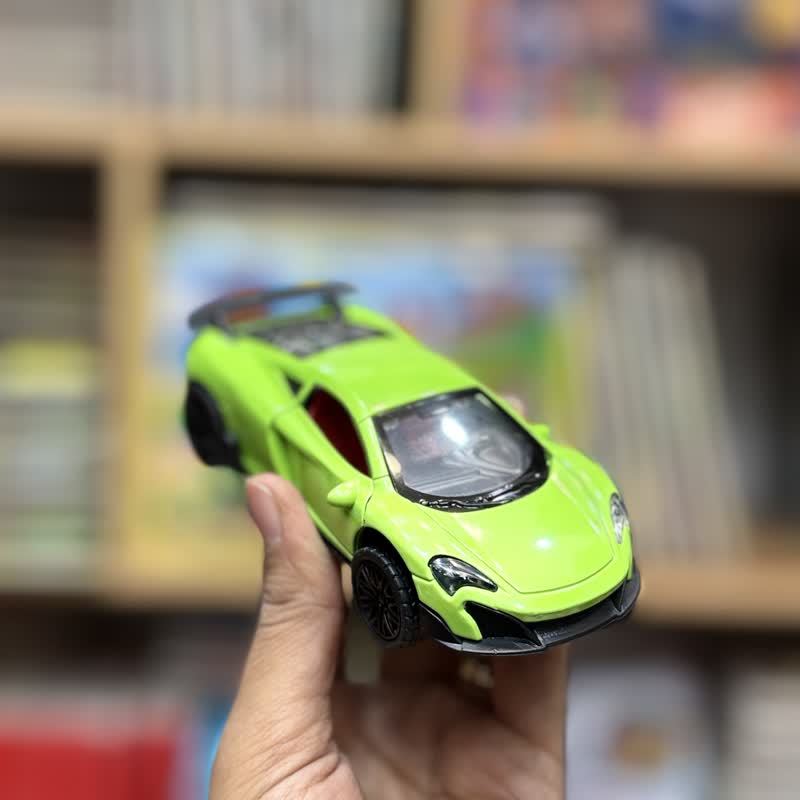 ماشین فلزی بوگاتی درب باز شو موزیکال سبز