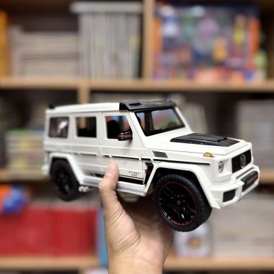 ماشین فلزی عقبکش بنز جی کلاس سفید