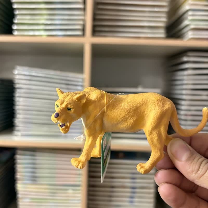 6716a632-1014-47b1-9fb6-0ad626ce5288 فیگور شیر ماده - Image 1